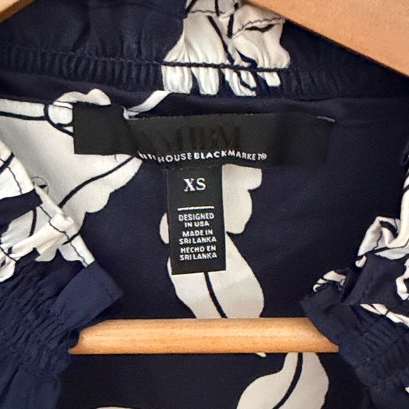 White House Black Market Short Sleeve Floral Blouse Navy Blue White Size XS - Picture 4 of 6